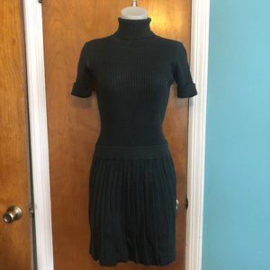 EMERALD GREEN DRESS NO TAGS FITS LIKE A SIZE SMALL